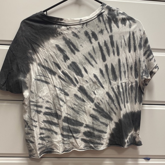 Grey tie dye crop T-shirt. - Picture 3 of 3